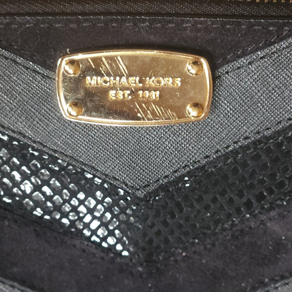 MICHAEL KORS JET SET Clutch Chevron Leather Suede Mixed Media Black NWOT $148 - Picture 3 of 8